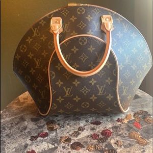 🥰Stunning Authentic Louis Vuitton Ellipse mm bag